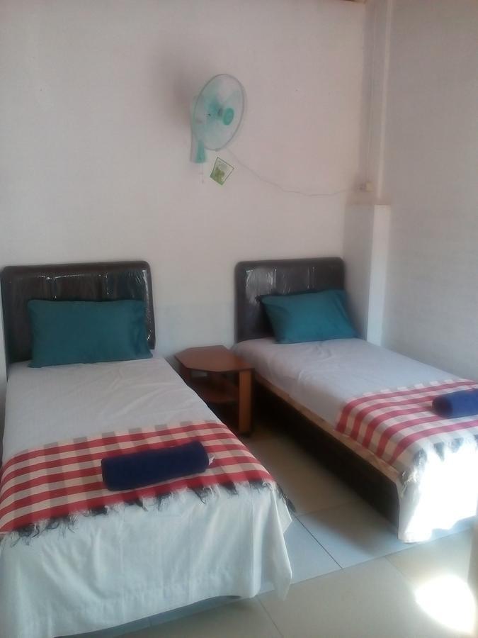 Izaac'S Bed & Breakfast Lovina Exteriör bild