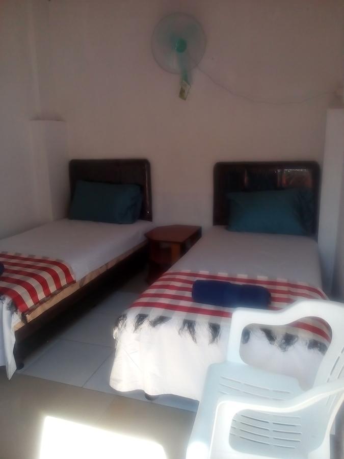 Izaac'S Bed & Breakfast Lovina Exteriör bild