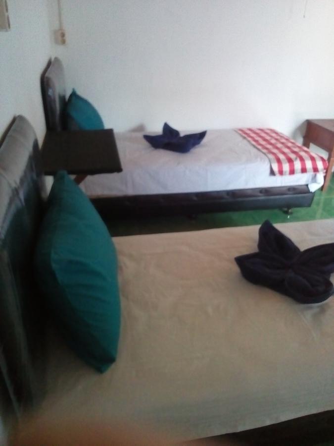Izaac'S Bed & Breakfast Lovina Exteriör bild